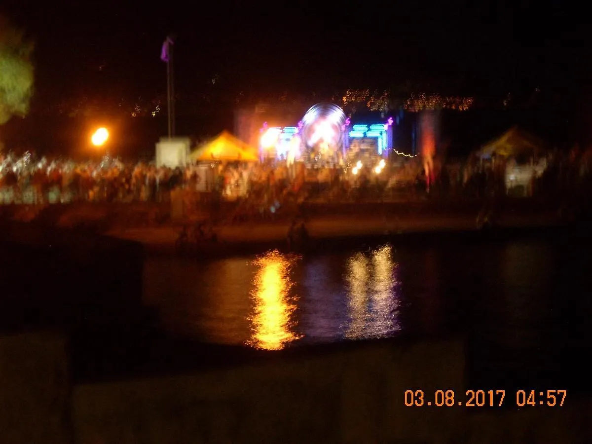 Apartment At Sea ロヴラン